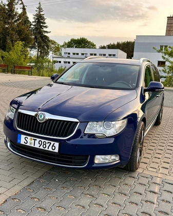 Skoda Superb cena 30500 przebieg: 285000, rok produkcji 2012 z Złocieniec małe 232